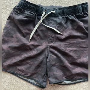 Vuori Banks 5 inch inseam Camo shorts, size M